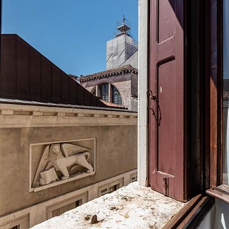 Venezia-San Marco View On Luxury Shopping Street Apartment Exterior photo